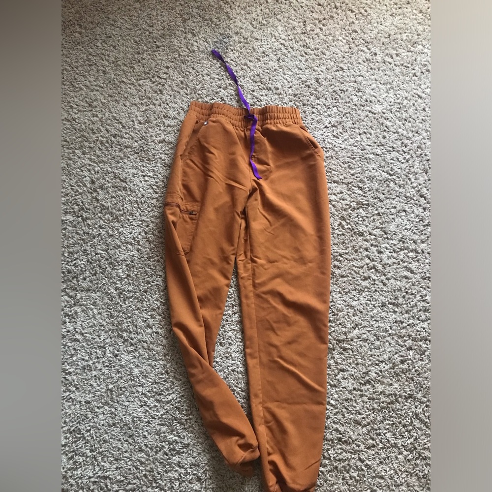 Figs Zamora high-waist jogger. Small tall